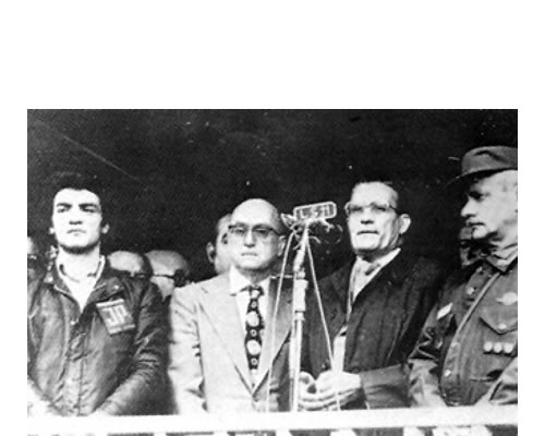 Dante Gullo, Ángel Federico Robledo, Oscar Bidegain y el teniente general Carcagno en el palco montado en la plaza de 25 de Mayo al finalizar el operativo